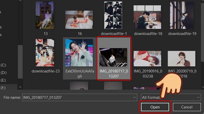 Chọn File > Open để mở ảnh cần cắt